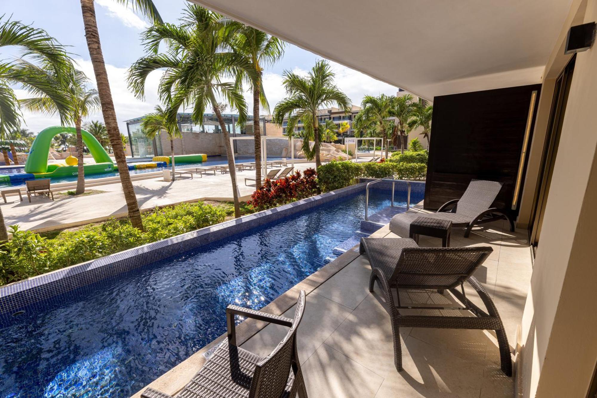 Suíte Presidencial Luxo de 2 Quartos DC com Acesso Direto à Piscina